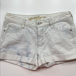 Used light washed striped jeans